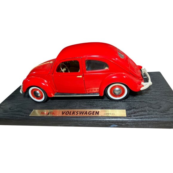 Maisto 1951 Volkswagen Beetle Die-Cast Model Car In Red On Plastic Base - Picture 8 of 15